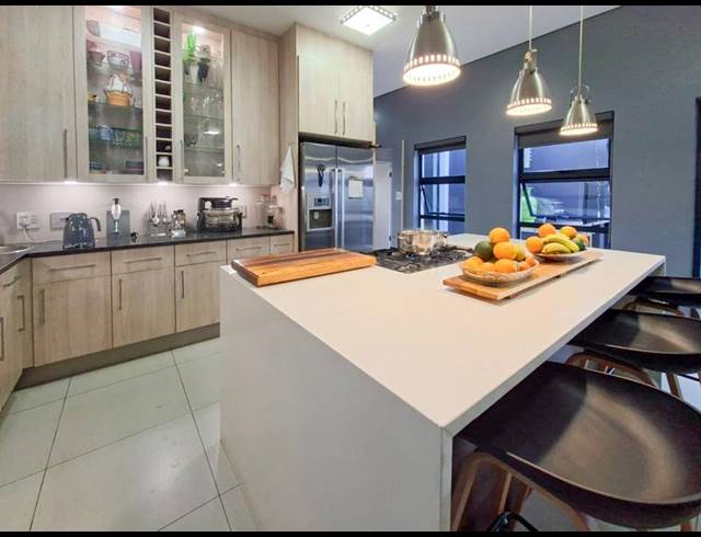 3 BEDROOM HOUSE FOR SALE IN MIDSTREAM ESTATE